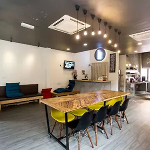  Hostal Revopackers